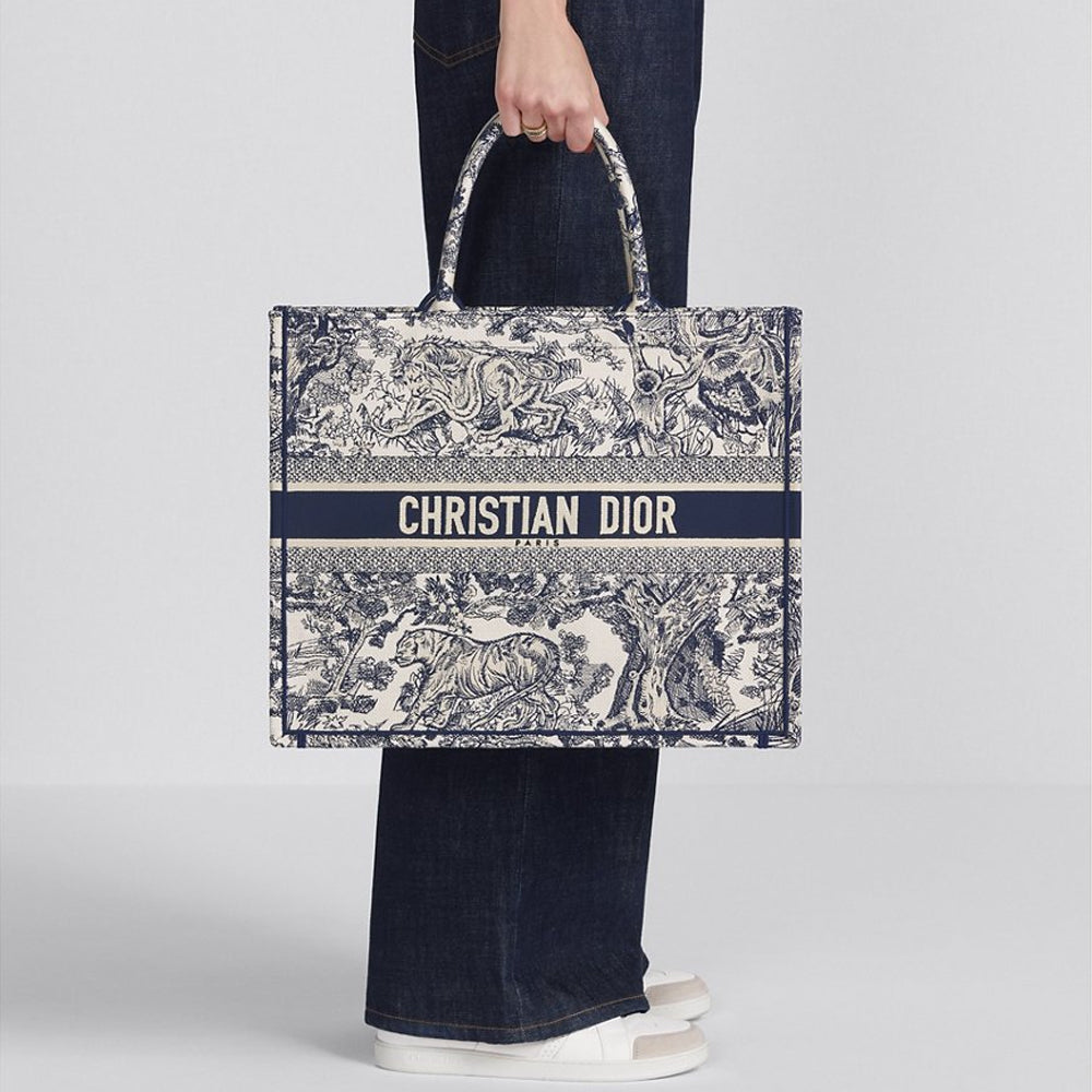CHRISTIAN DIOR