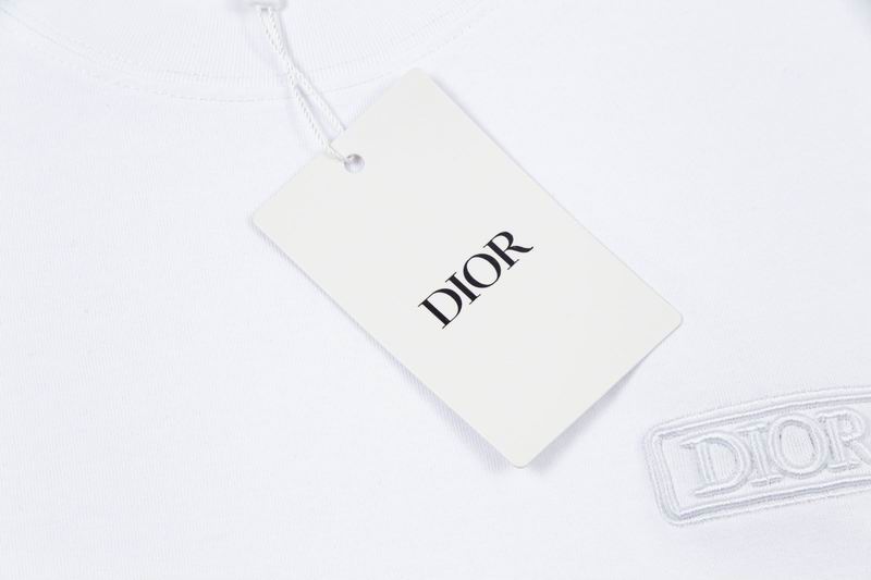 CHRISTIAN DIOR