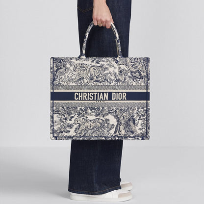 CHRISTIAN DIOR