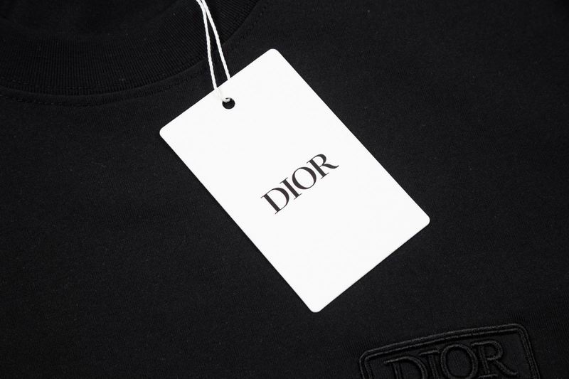 CHRISTIAN DIOR