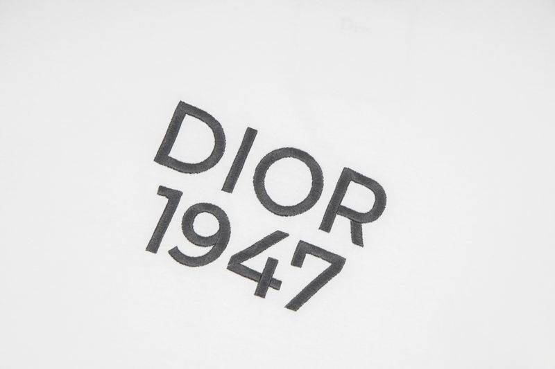 CHRISTIAN DIOR